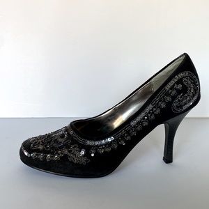 Unique Boho Black Suede Heels w/ Intricate Beading & Sequin Details!!!  Size 10